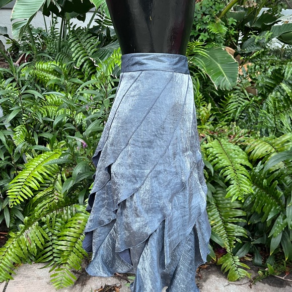 NWOT Samuel Dong TIERED skirt Grey Metallic Size Medium - Picture 7 of 11